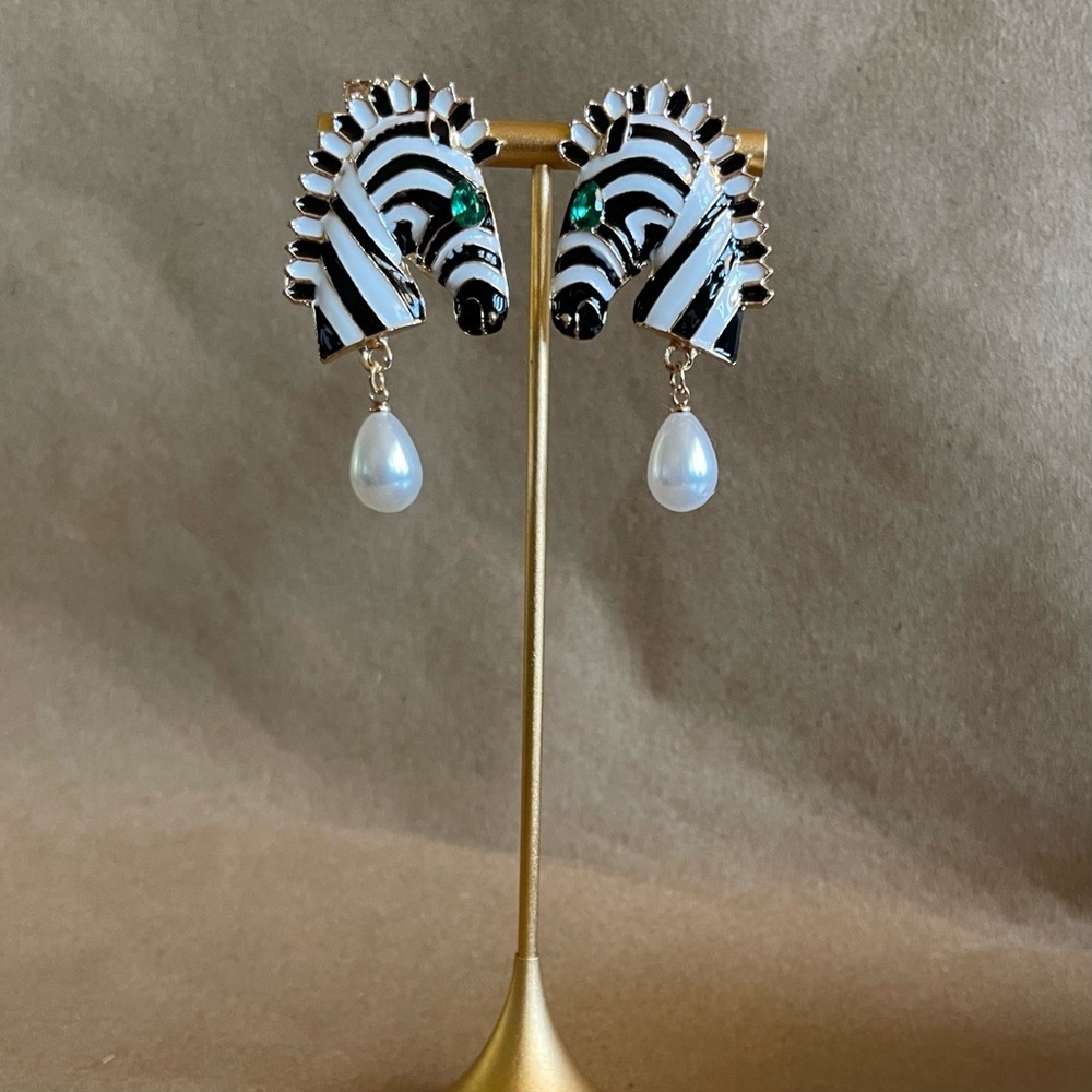 ✨Betsey Johnson Imperial Zebra Earrings - Picture 7 of 7
